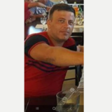 Tanar serios caut tanara